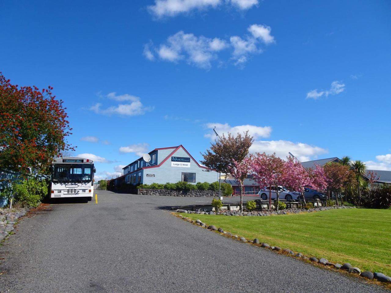 Adventure Lodge And Motels And Tongariro Crossing Track Transport National Park Exterior photo